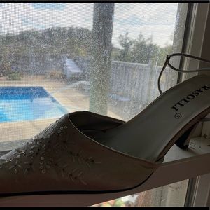 New sequin and embroidered silver heel